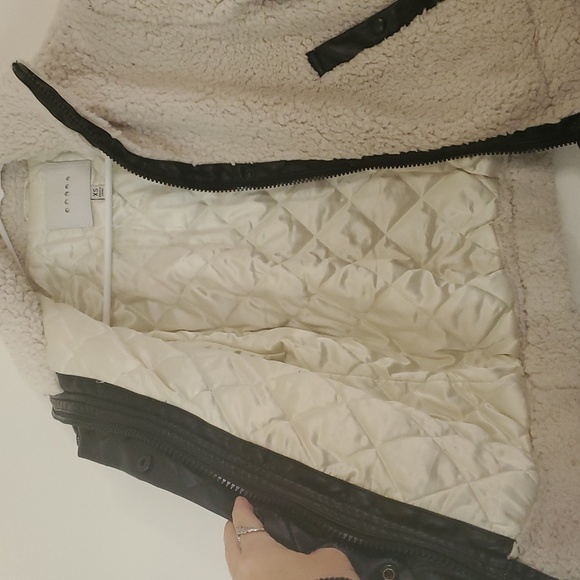 Blank NYC Sherpa Moto Jacket Size XS Faux Leather Details High Neck Pockets - Picture 9 of 16